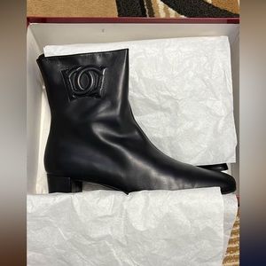 Salvatore Ferragamo shoes 9.5 slim fit. New and in the box.. great buy